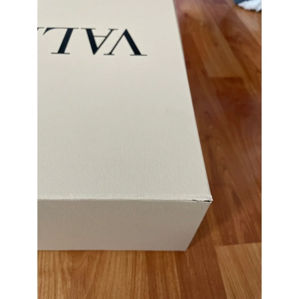 Valentino empty box‎